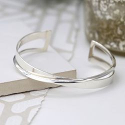 Cross Over Knife Edge Bangle With Square Ends